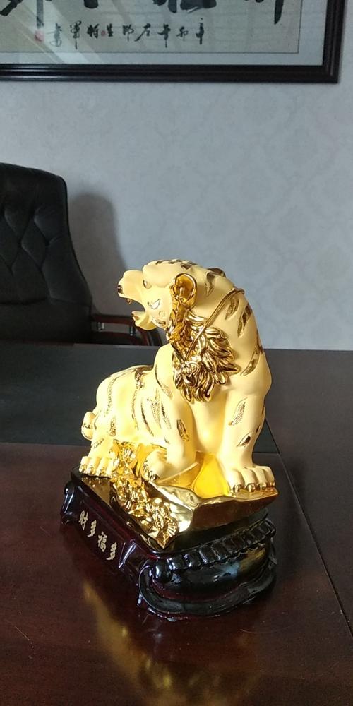 金老虎摆件生肖老虎办公室虎年吉祥物风水人寿保险