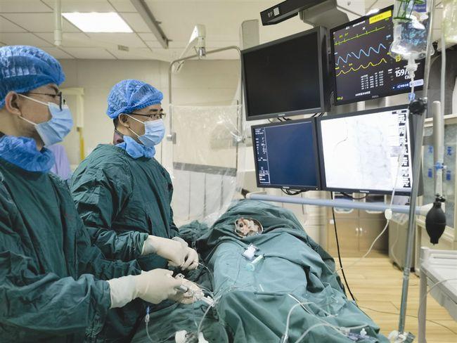 标题导航紧追前沿技术搭建高水平泌尿外科诊疗平台