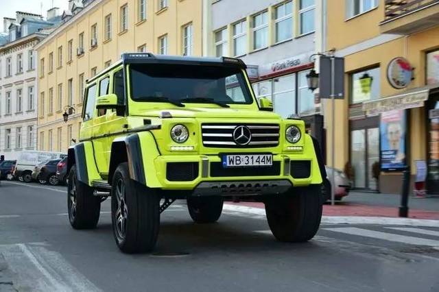 奔驰g级作为一款硬派越野车,凭着其方正硬气的外观以及强劲的性能