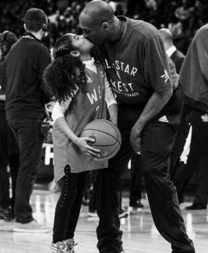 【痛心】科比遗骨移交图片 科比被烧成1米53遗体模糊不清