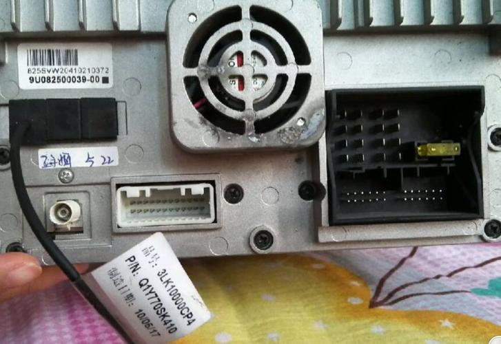 我想放在家里当电视看,听下歌看下电影,不知道后面怎么接线的!