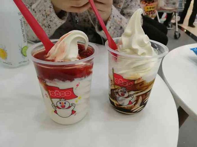 雪冰城 圣代雪王大圣代怎么做蜜雪冰城的草莓圣诞蜜雪冰城里的吃的和