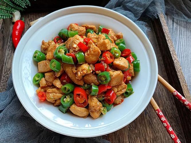 辣椒炒鸡丁,低卡健康,香辣过瘾,米饭都不够吃了