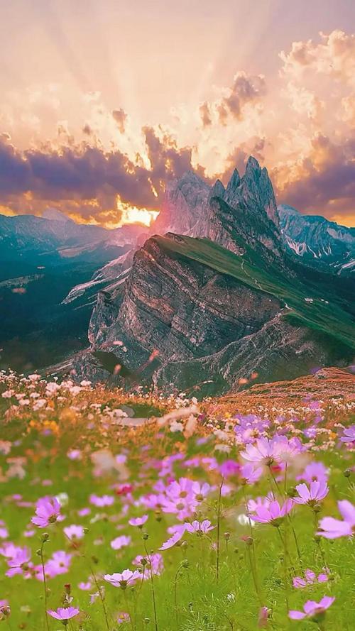 大自然的优美山峰景色