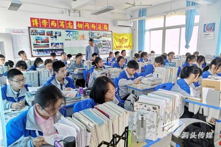 洞头一中还积极推进教学改革,完善选课走班,分层教学机制.