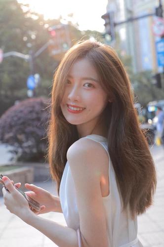 甜甜的小酒窝美美的大姑娘