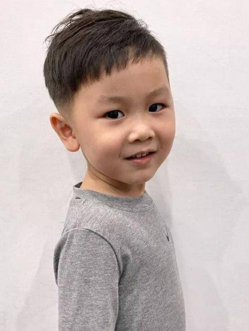 最帅小男孩发型来了剪完很有型适合大多数小男孩