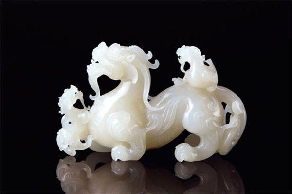 而洁白无瑕的意思是指:没有受到其他颜色的污染,依旧是纯白色.