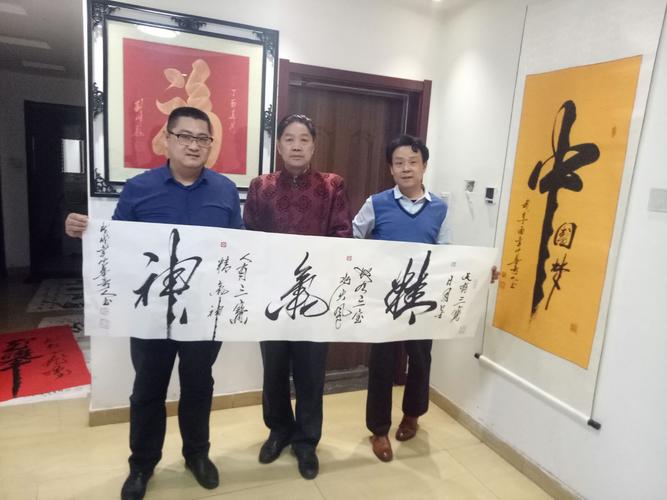 世界吉尼斯纪录,中国书法家协会会员,中国一级美术师,国礼书法家