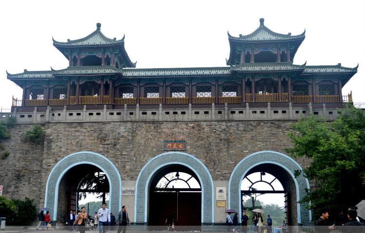 玄武门是南京明城墙 的城门,现为玄武湖 公园大门