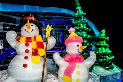 可爱的卡通主题区超多乐趣 高飞/小黄人/米老鼠/龙等冰雕作品 每个