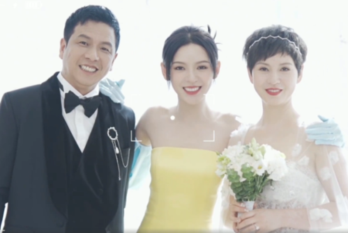 张予曦带父母拍婚纱照,一家三口都是高颜值,和妈妈同框神似姐妹