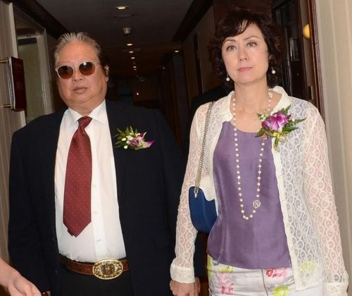 洪金宝的二婚娇妻,高丽虹颜值深邃立体,一把年纪身材成熟有魅力