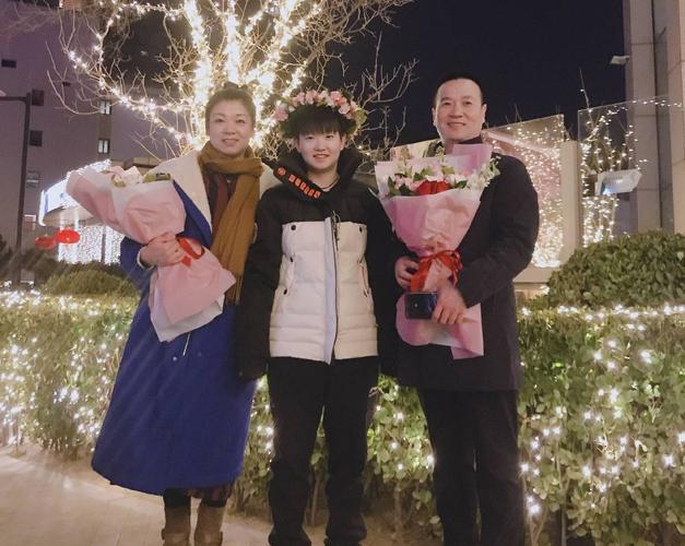 "刚开始学球的时候,孙颖莎只有5岁,比乒乓球台高不了多少.