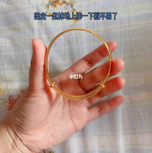 2018年备婚时在香港买的周大福光面推拉黄金手镯.