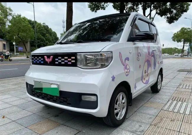 五菱宏光miniev就是现在卖得最火的电动车