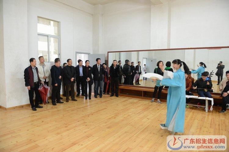 市人大常委会检查组到汕头文化艺术学校检查非物质文化遗产传承保护