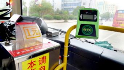 看公交投币箱里的奇葩物品,让人哭笑不得!请大家文明乘车