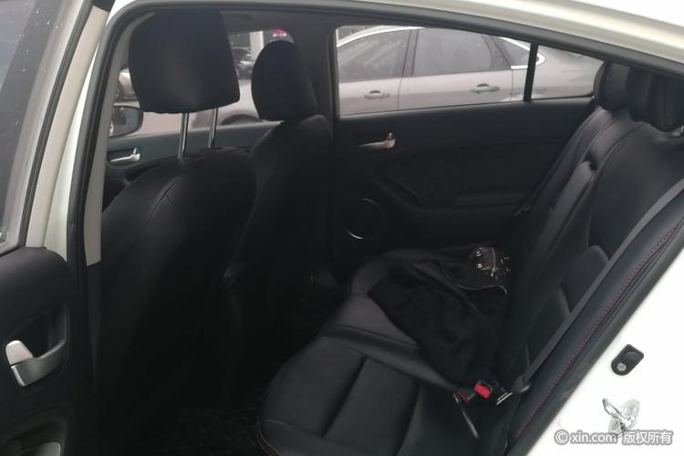 起亚k3后排全景