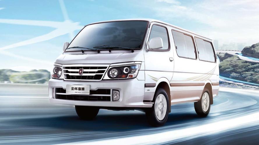 数据显示,2010年,金杯客车市场保有量突破100万辆,成为中国轻客第一