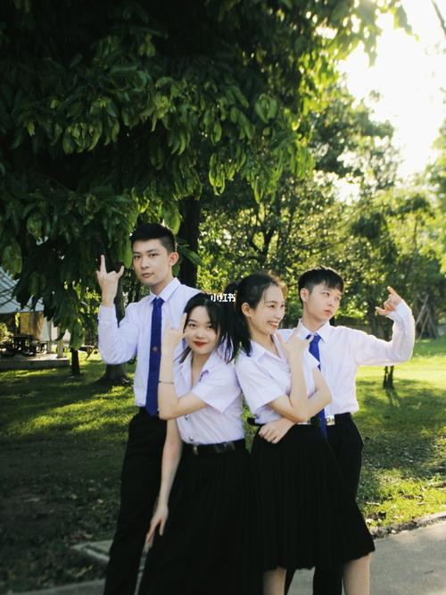 泰国校服yyds丨多人胶片写真丨四人拍照姿势_校服_泰国_写真_胶片风