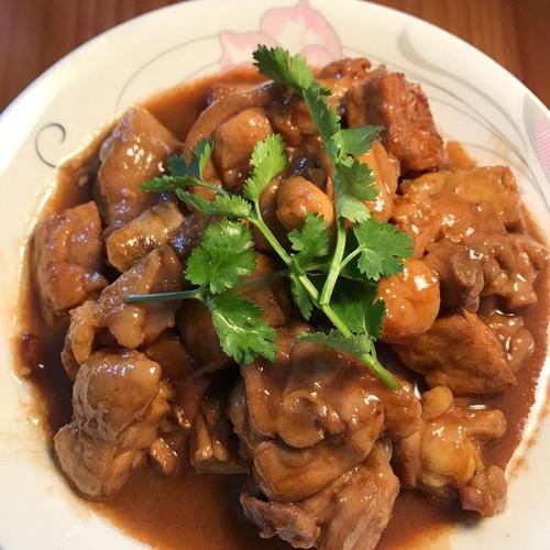 豆腐烧鸡块,鸡肉鲜香美味又好吃,连汤汁都吃干净了