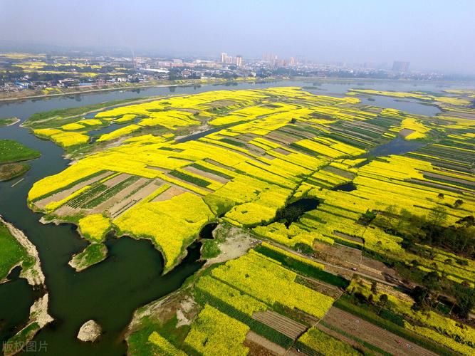 成都平原又称川西平原,四川话称为"川西坝子".