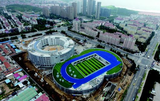 半岛全媒体记者 王滨 报道  8月3日,青岛中学金家岭校区正在如火如荼