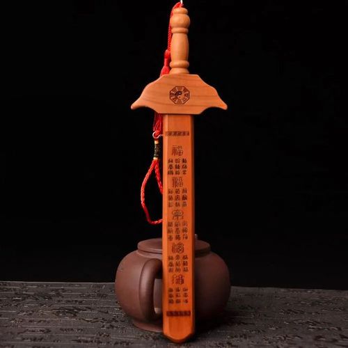 道士降妖驱魔,为什么要用桃木剑?它何时成为道教的法器!