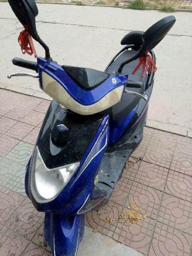 爱玛力鹰电摩八成新