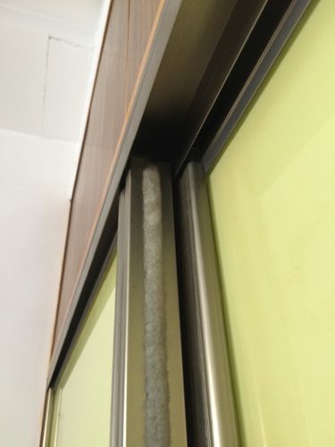 我家的推拉门如何卸下换轮子?