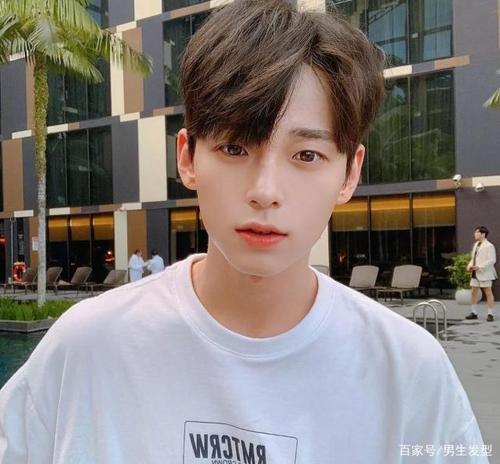 帅气的男生绝不剪"锡纸烫"!这4款发型,让你在今年夏天