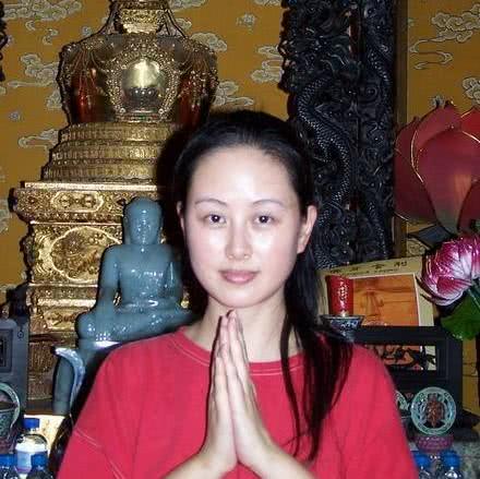 为何女艺人都喜欢皈依佛门,是心如死灰还是看破红尘?