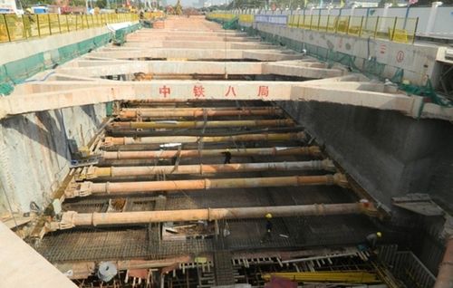 南宁地铁1号线南职院站顺利完成爆破式土方开挖