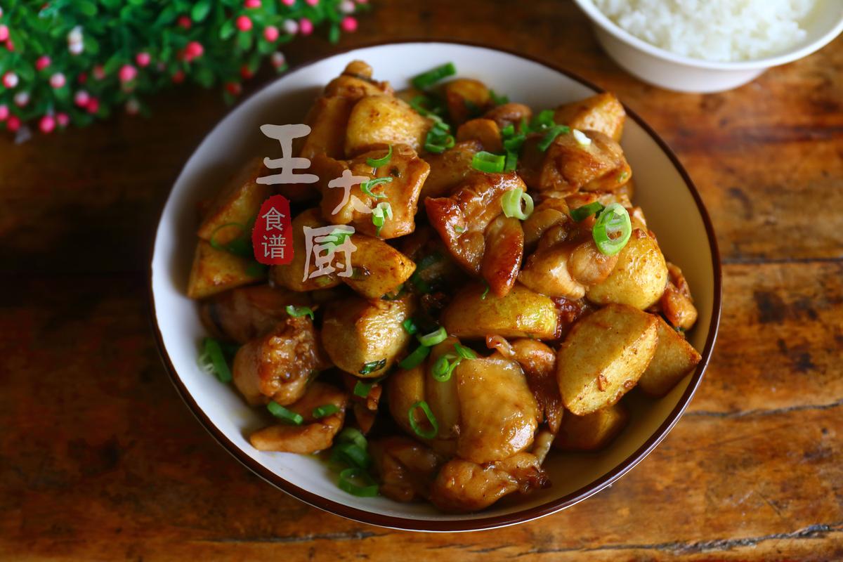 芋头焖鸡,比黄焖鸡还要好吃,一定要学会,鸡肉细腻嫩滑,超美味