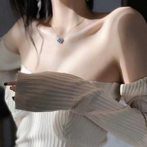 有没有不露脸不露腿的女生头像?