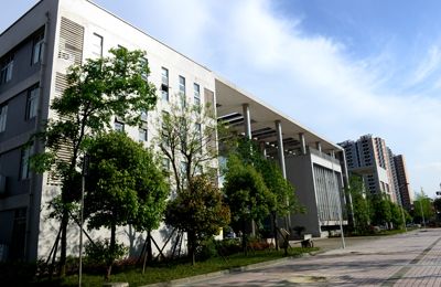com 学院地址:成都市郫县红光镇港通北三路1899号  招聘邮箱:cdjsrsc