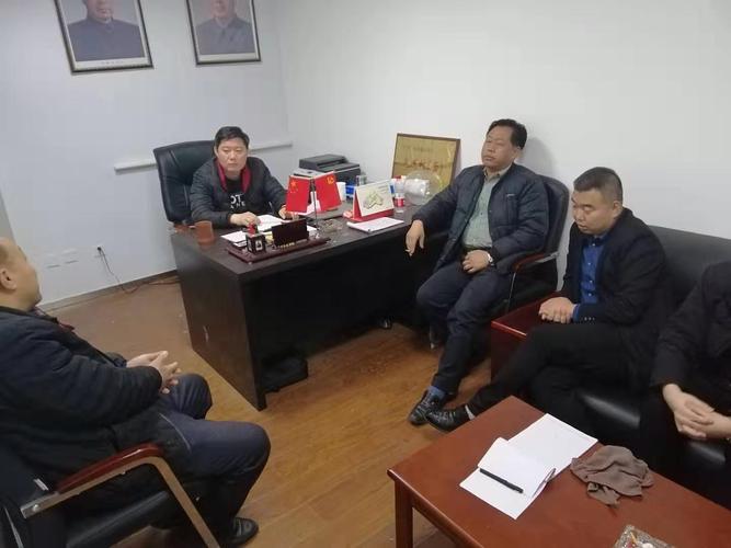 街道党工委书记林志强到营头村调度旧村改造拆迁进度.