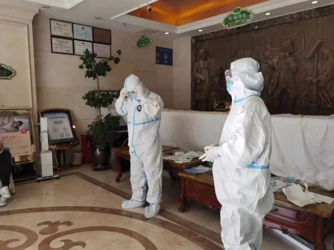 同心战疫胜利路派出所隔离酒店的大白警察