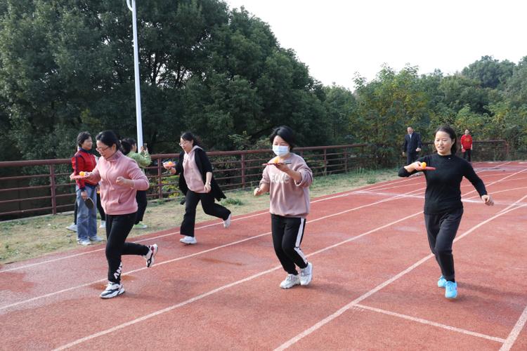 巢湖学院附属中学举办田径运动会暨教职工趣味运动会