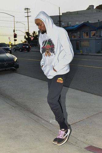 杜兰特睡眼惺忪行色匆匆,同行小乔丹