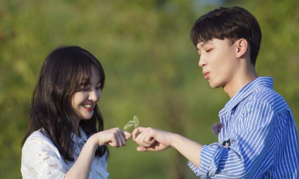 郑爽前男友张恒宣布当爸美国独自照顾儿女疑代孕所生