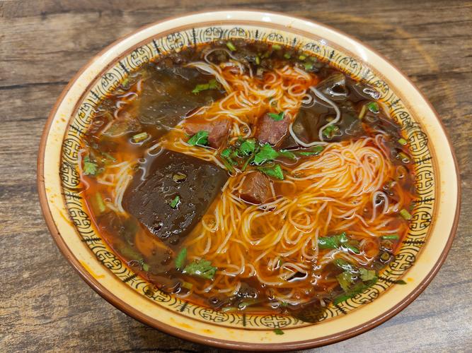 年轻族喜爱嗦的粉绵阳米粉香辣花甲米线螺蛳粉核心技术