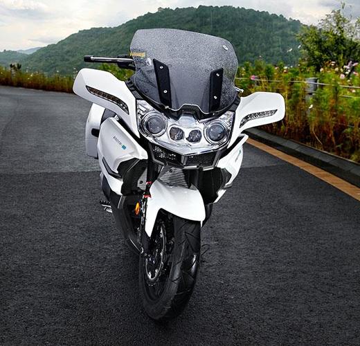 然而,春风国宾车民用版(650tr-g)则更为亲民,其选择在阅兵仪式后国庆