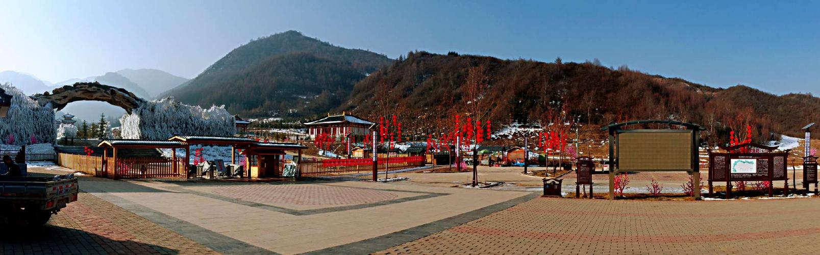 渭河源国家4a 级旅游景区,位于甘肃省定西市渭源县五竹镇红沟,夏秋