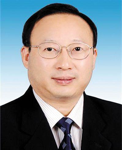 现任内蒙古自治区党委常委,秘书长,自治区副主席,政府党组副书记