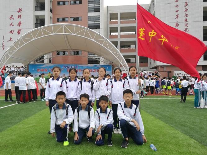 龙湖区外砂蓬中华侨小学女子足球队