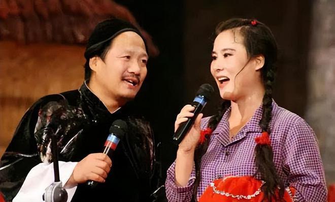 凭《乡村爱情》走红,和不孕妻子恩爱,今有俩娃幸福美满|王小华|赵本山