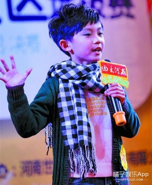 还出演过《快乐星球 5》,饰演带小帅,你看演戏方面也有所涉猎.