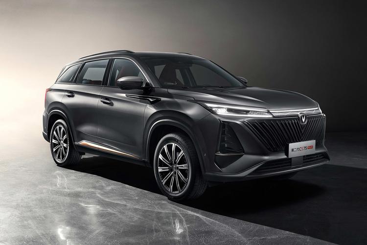 第二代cs75plus的内饰设计虽然并未公布图片,但据官方描述称,拥有拼